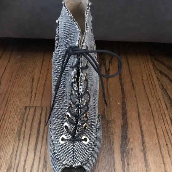 Stuart Weitzman Openshut Tweed Inca Linen Booties - Picture 4 of 5